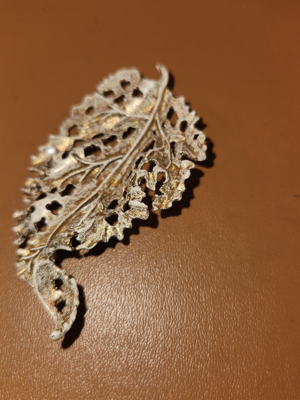 Vintage Delicate Gold-Tone Leaf Brooch – Women Jewelry
